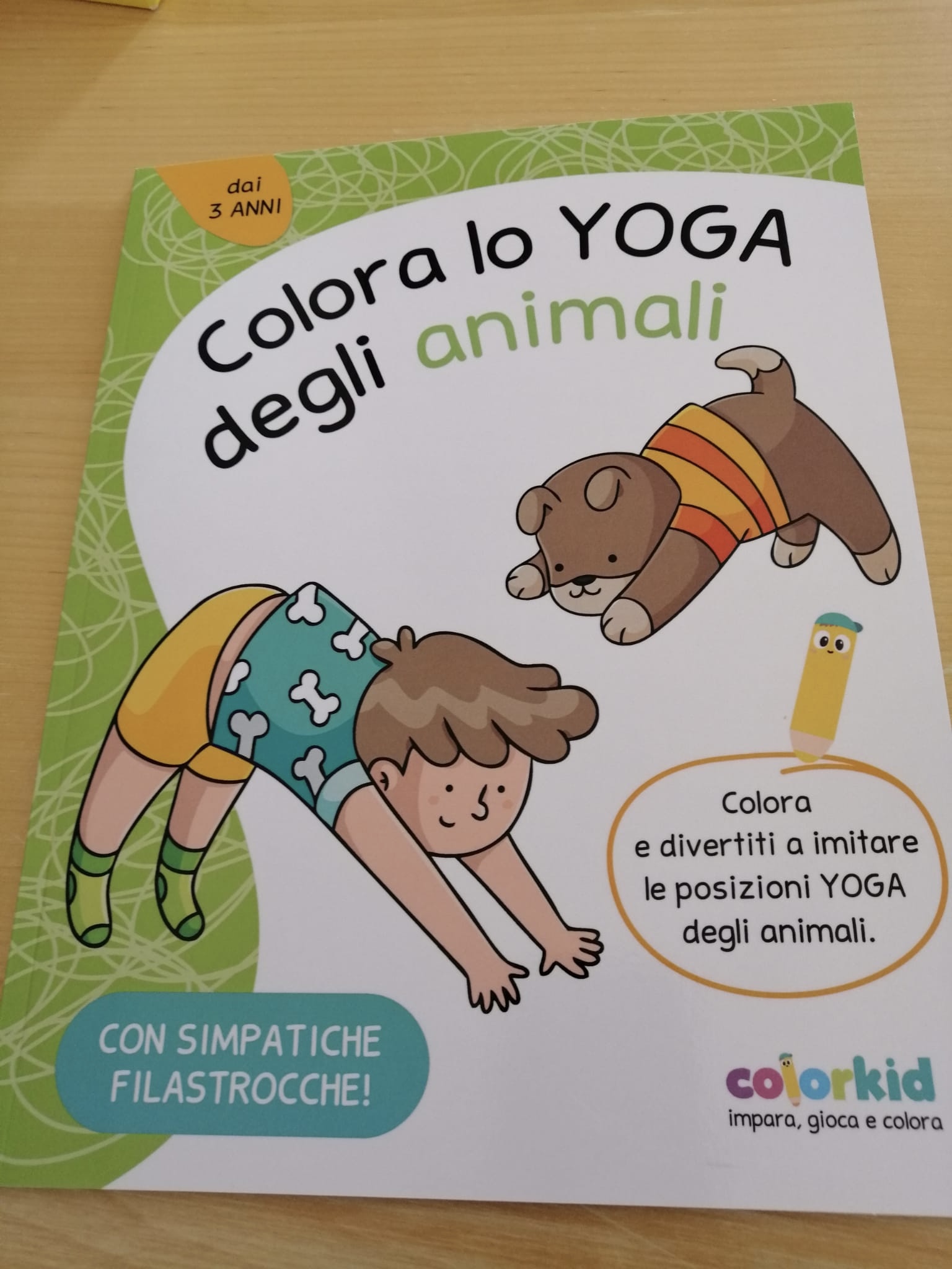 Libro yoga da colorare con filastrocche per